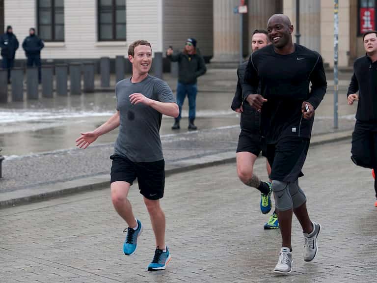 Tỷ phú Facebook Mark Zuckerberg dù vô cùng bận rộn vẫn dành thời gian luyện tập thể dục thể thao