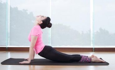 Bài tập yoga rắn hổ mang chữa thoái hoá