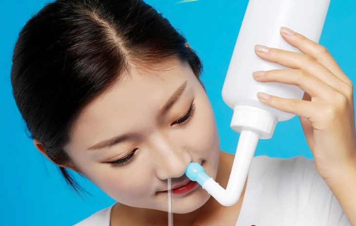 Vệ sinh mũi bằng nước muối hàng ngày để ngăn ngừa bệnh