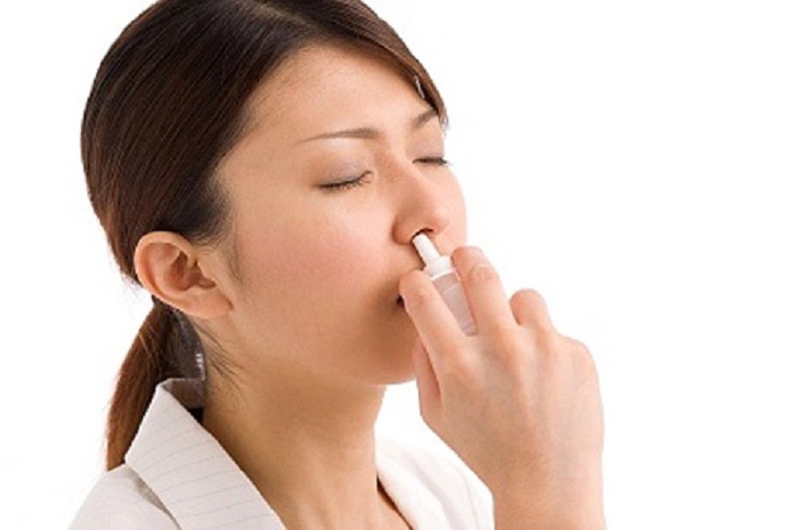 Dùng thuốc xịt mũi để rửa mũi phù hợp với người bị viêm xoang cấp tính