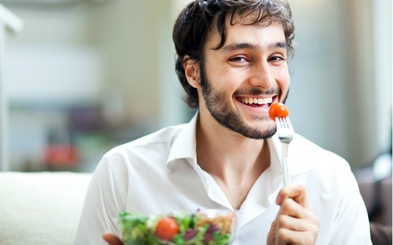 Chế độ ăn uống đóng vai trò quan trọng với sức khỏe nam giới