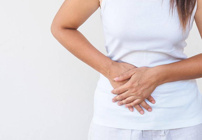 Nổi mề đay kèm đau bụng có nguy hiểm không?
