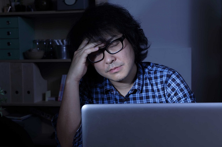 Nam giới không nên thức khuya để tránh làm ảnh hưởng sức khỏe