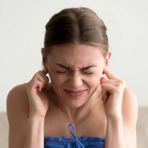 Có nhiều nguyên nhân dẫn tới viêm xoang ù tai