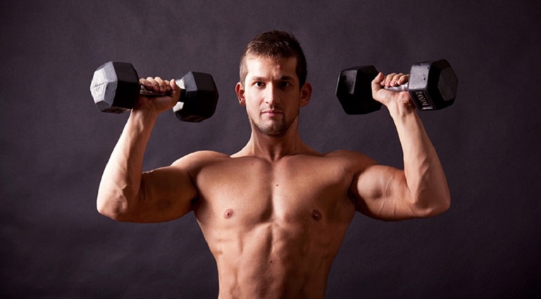Tập gym nâng tạ để kích thích cơ thể sản sinh hormone testosterone