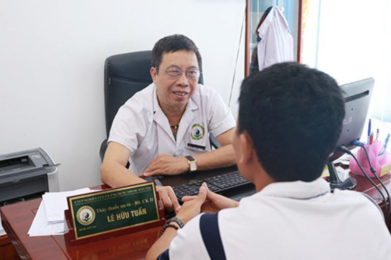 Thầy thuốc Lê Hữu Tuấn với hơn 40 năm kinh nghiệm