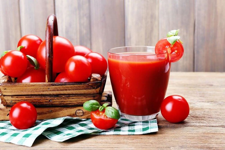 Bị nhiệt miệng nên dùng nước ép cà chua