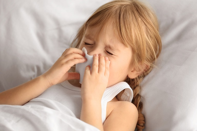 Hệ miễn dịch suy yếu sẽ khiến trẻ dễ bị vi khuẩn virus tấn công