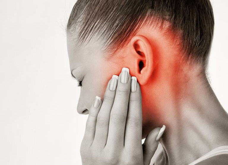 đau nhức tai bên trái có thể do những nguyên nhân sinh lý, chấn thương